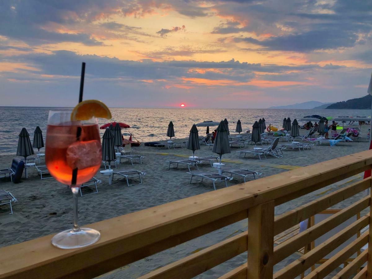 Residence Le Palme - Appartamenti Sul Mare - Spiaggia Tra Palinuro E Caprioli Pisciotta Ngoại thất bức ảnh